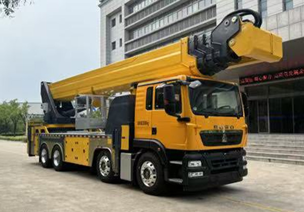 高空作業(yè)車